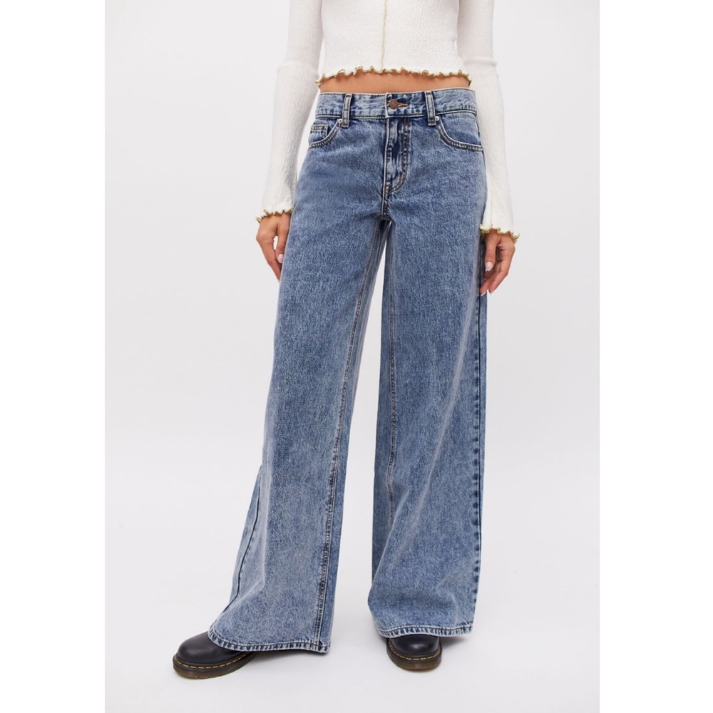 NWT UO 90s Stone Washed Wide Leg Jeans